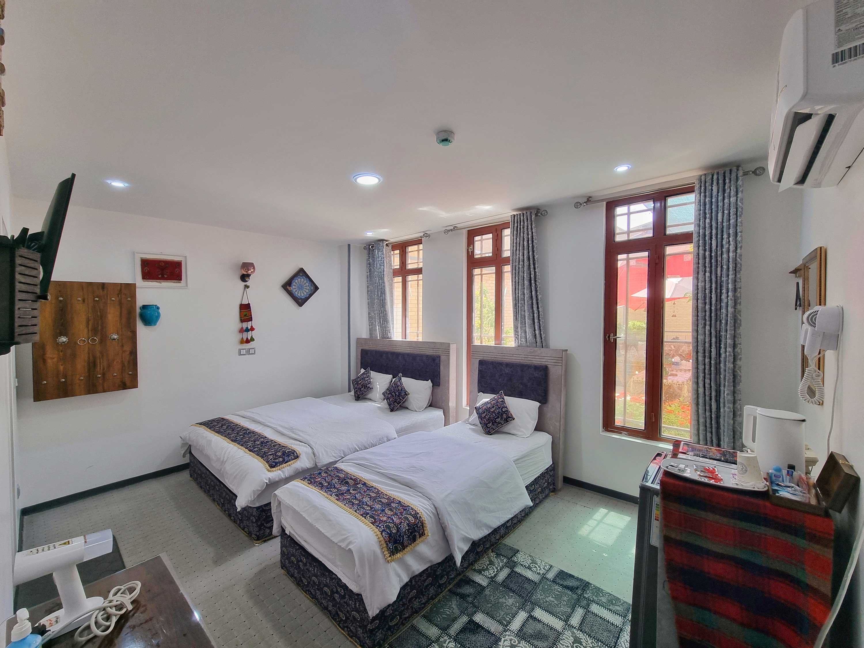 هتل سیمرغ شیراز اتاق دوتخته دابل